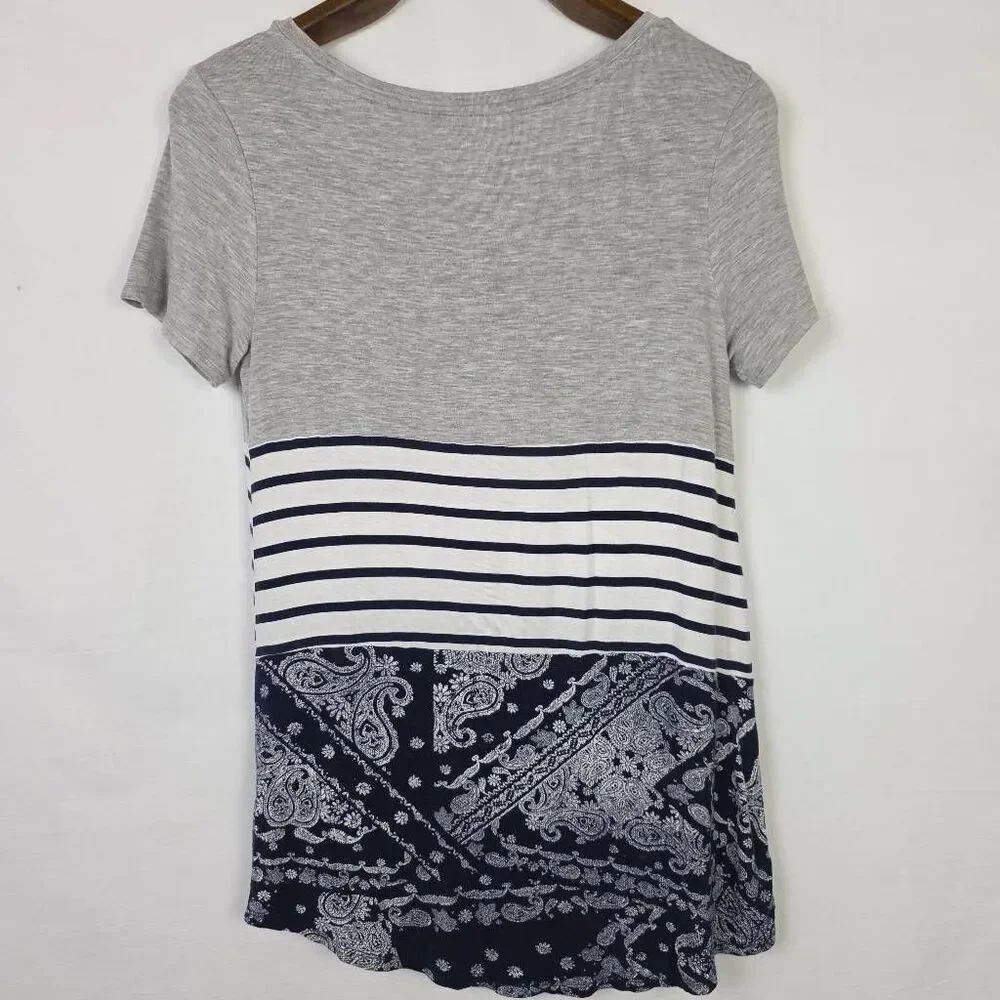 24/7 by Maurices Striped Paisley V-Neck Top Small - Picture 5 of 8